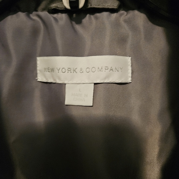 New York and Company Puffer Vest Gray Shiny Large Winter Fall Outdoor - Picture 3 of 5